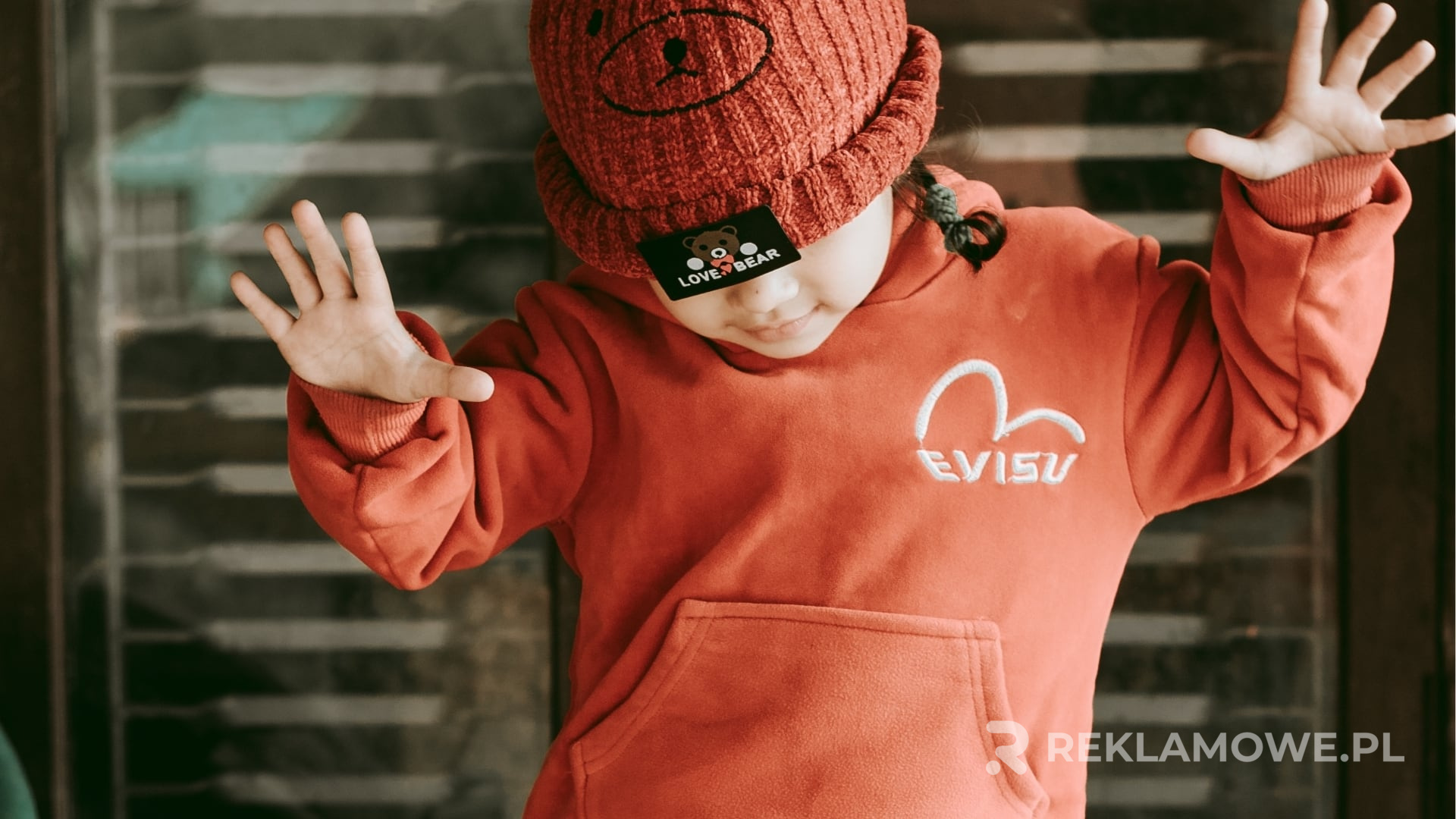 Bluza reklamowa zwiększająca widoczność marki