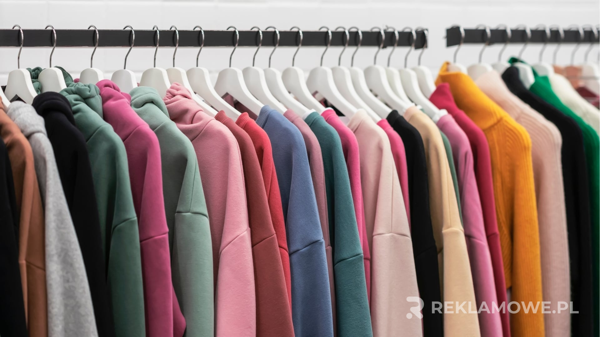 Idealna bluza reklamowa dla firmy z nadrukiem firmowym