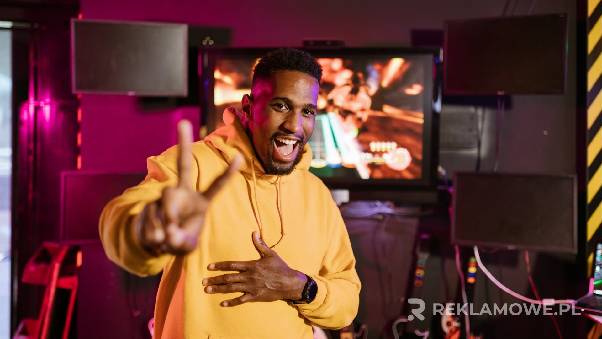 Zintegrowana kampania marketingowa z użyciem bluz reklamowych