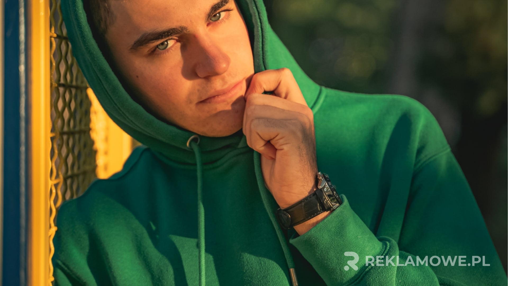 Kosztorys produkcji bluz reklamowych