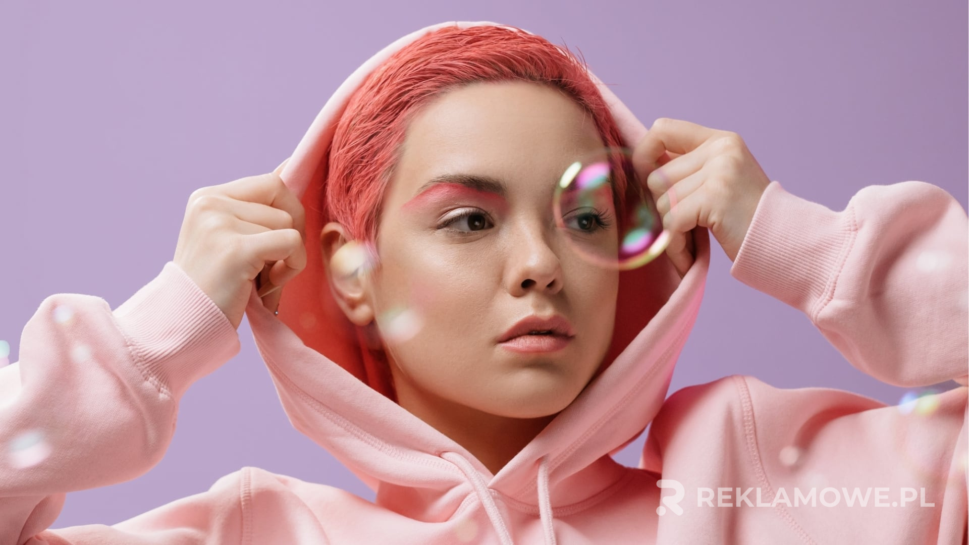 Techniki nadruku na bluzach reklamowych