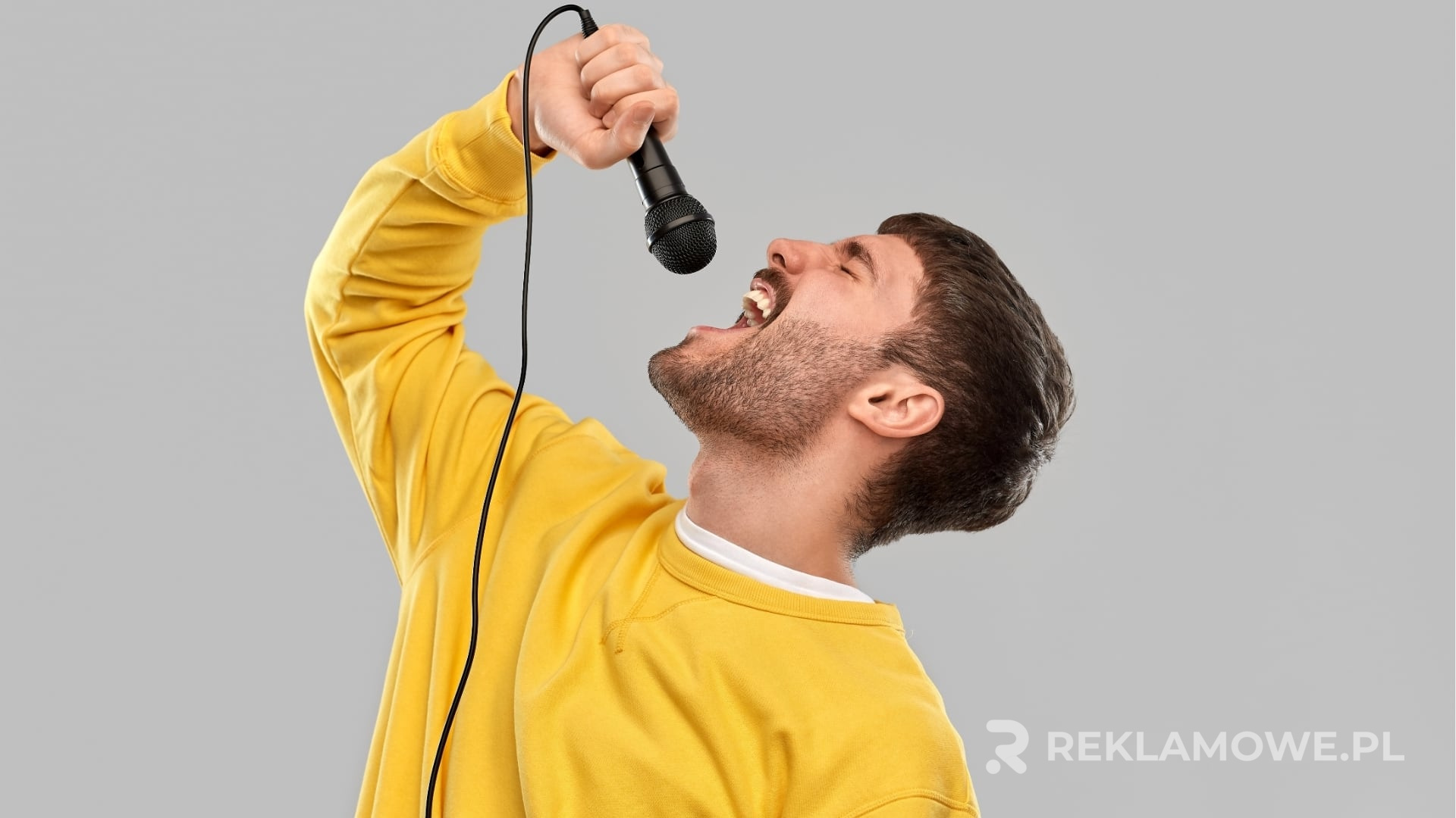 Zarządzanie zamówieniami na bluzy reklamowe