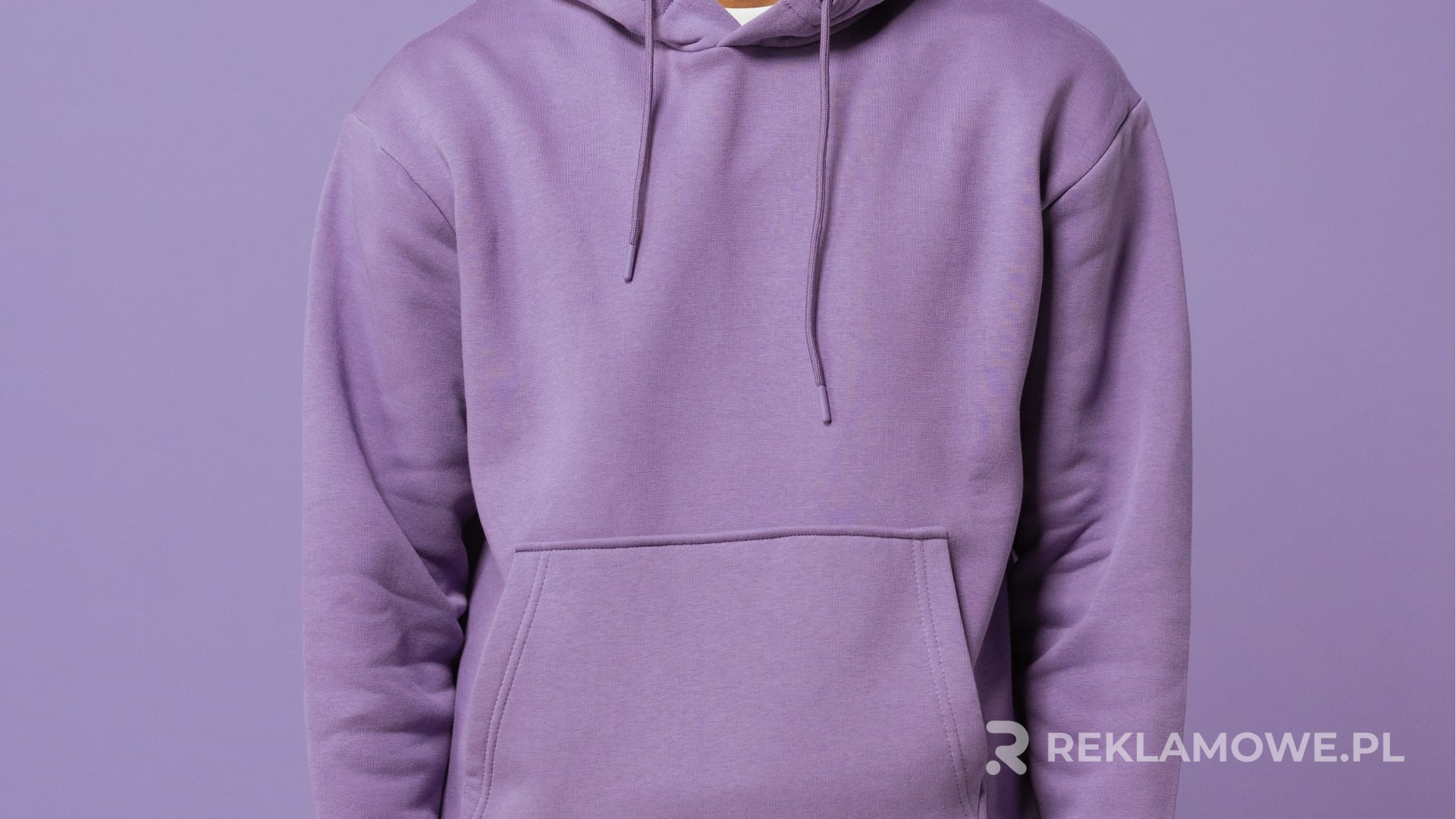 Zastosowanie bluz reklamowych w różnych branżach Bluzy reklamowe w użyciu w różnych branżach